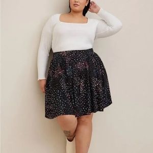 Torrid Mini Challis Tiered Skater Skirt Black Floral Multi Daisies Size 3